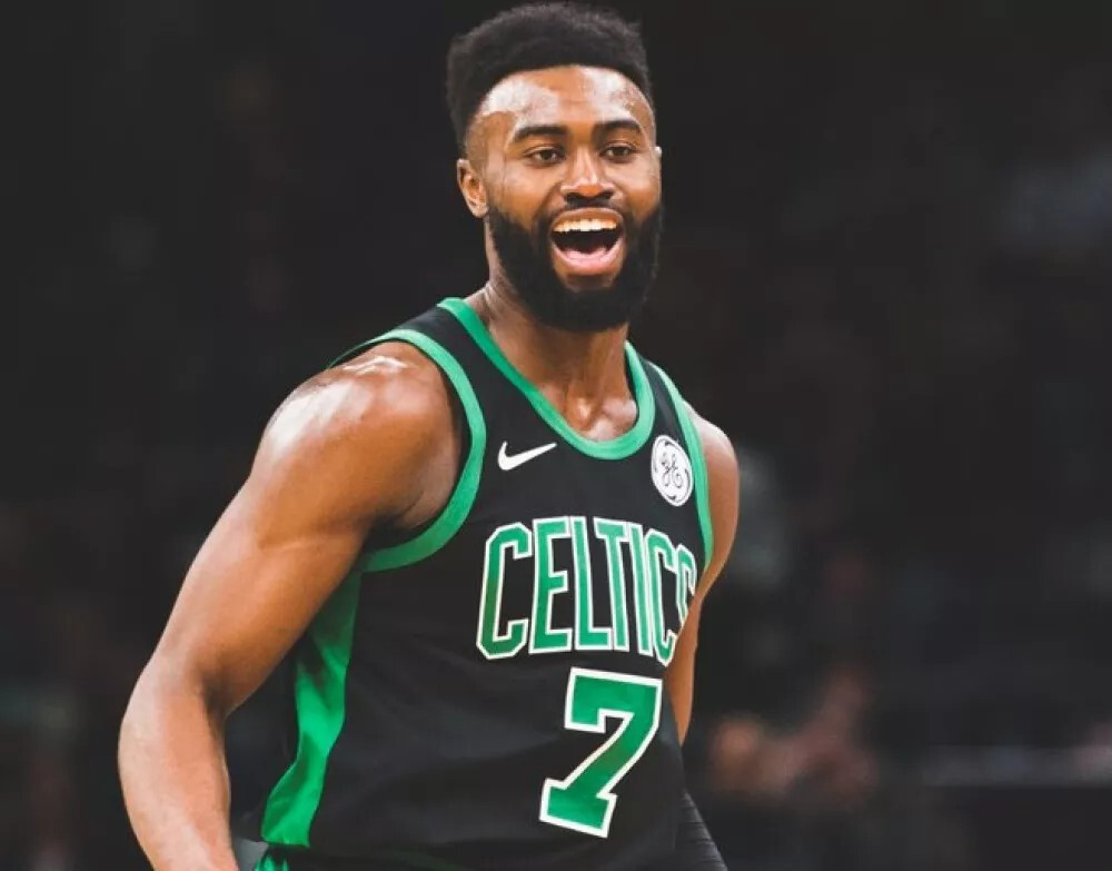 2026年美加墨世界杯扩军至48队，小组赛规则革新，淘汰赛对阵更复杂，传统强队与新势力激烈竞争。（2026美加墨世界杯扩军至48队：小组赛改制、淘汰赛更复杂，豪强与新势力激战升级）