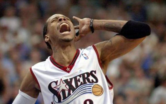 萨拉赫无缘利物浦欧冠名单，斯洛特称俱乐部必须作出回应；此前萨拉赫因未首发炮轰球队（萨拉赫落选利物浦欧冠名单，斯洛特称俱乐部须作出回应；其此前因未获首发曾公开抨击球队）