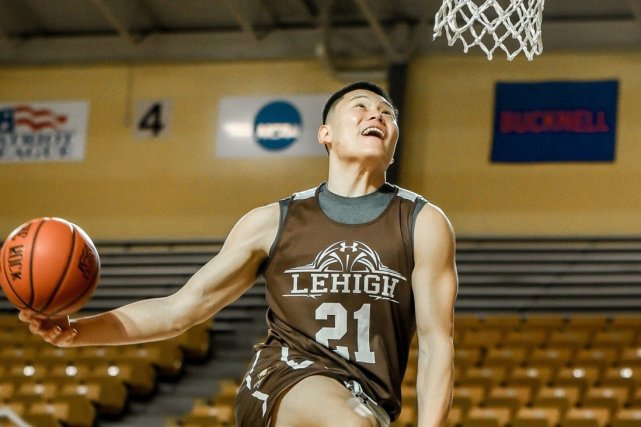 英媒：曼联、曼城和枪手有意布朗，他的解约金不超过5500万欧（英媒：曼联、曼城及阿森纳有意引进布朗，解约金上限约5500万欧）