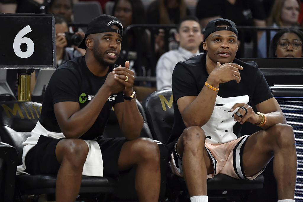 这谁顶得住啊？雷霆首节狂轰45分！9人登场均有得分入账（雷霆首节飙下45分，9人出场全员开胡，谁能招架？）