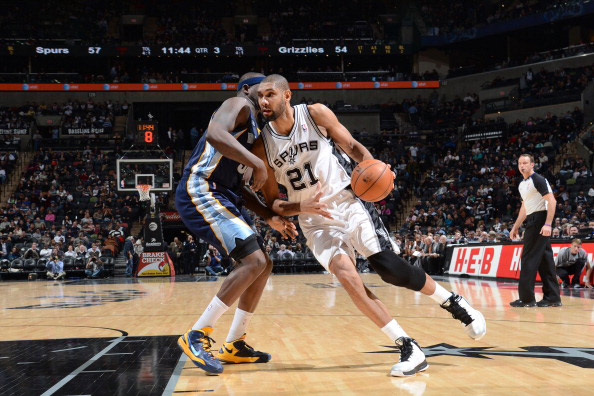 奎因五项基础数据均排在本届新秀前五，总助攻第一（奎因五大基础数据全部跻身本届新秀前五，助攻总数领跑）