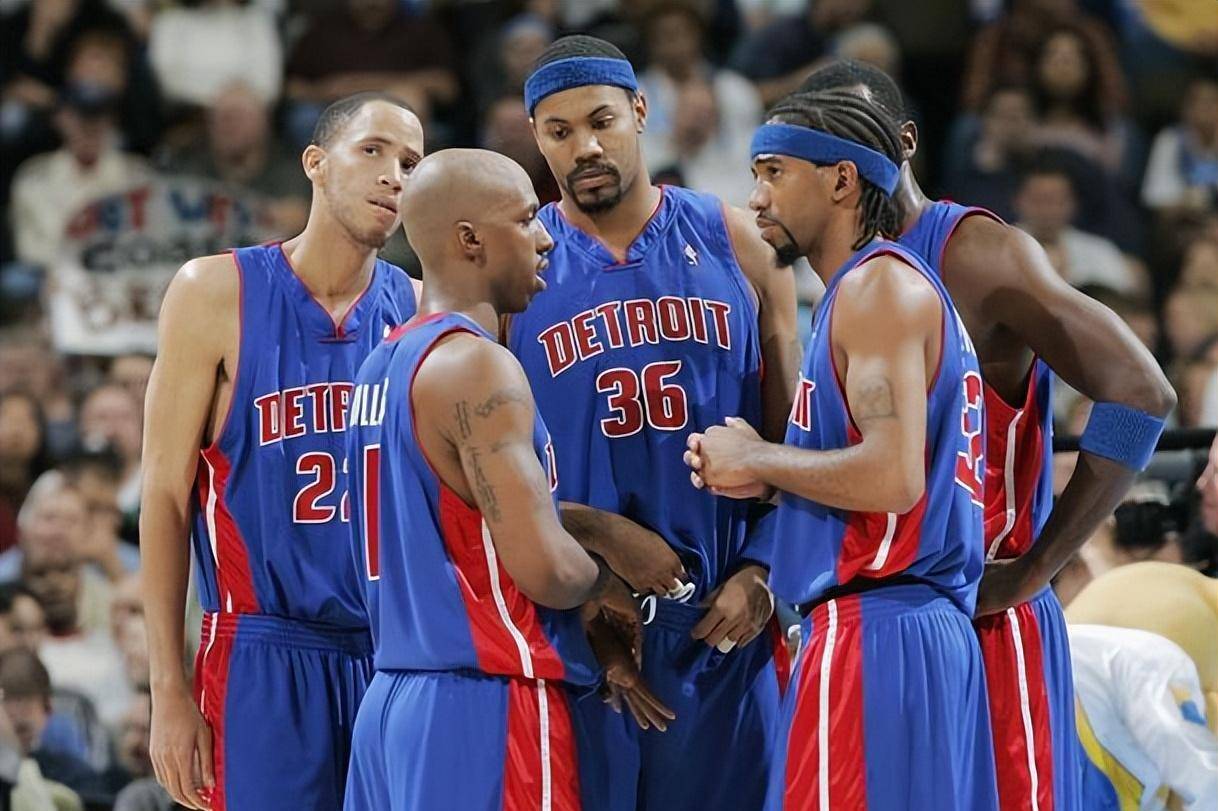 库里谈与斯潘塞搭档：只要是球商高的球员，我就能和他搭档（库里谈与斯潘塞联手：只要球商高，就能与我合拍）