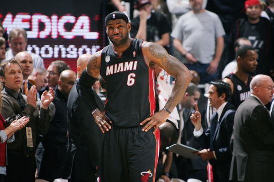 科隆vs圣保利：比尔特、卡明斯基首发，杰克逊-欧文、藤田让瑠奇马出战（科隆对阵圣保利：比尔特、卡明斯基首发，杰克逊-欧文、藤田让瑠、奇马登场）