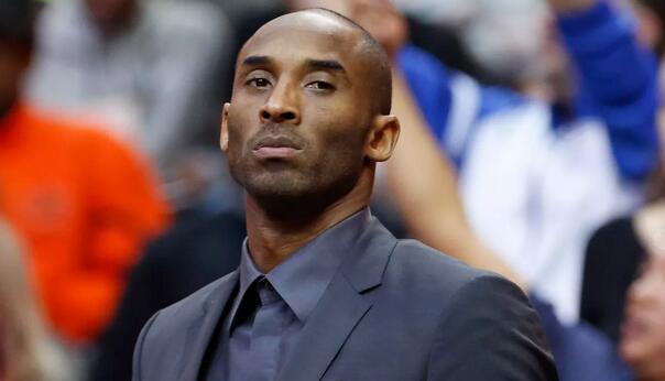 每体：巴萨有意左后卫索萨，想用桑托斯欠的290万欧锁定交易（每体：巴萨相中左后卫索萨，拟用桑托斯拖欠的290万欧敲定交易）