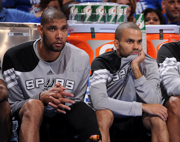 詹姆斯第15次中国行人气依旧爆棚，为上海交大球赛开球并与同学互动（詹姆斯第15次访华人气不减，在上海交大为球赛开球并与学生互动）